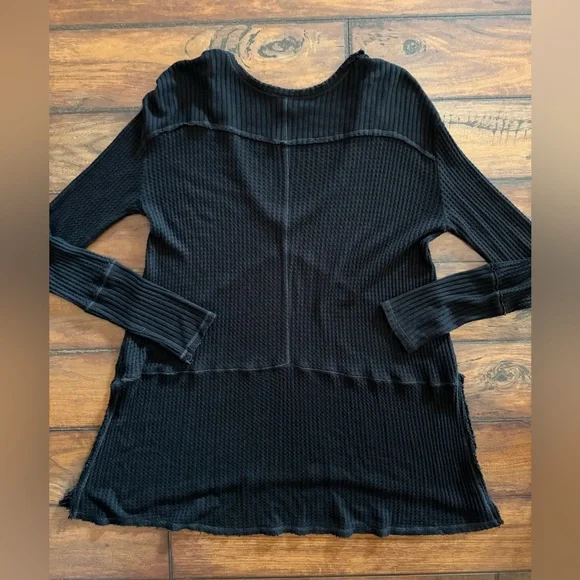 Free People Black Waffle Knit V‑Neck Long Sleeve Top - Picture 4 of 4